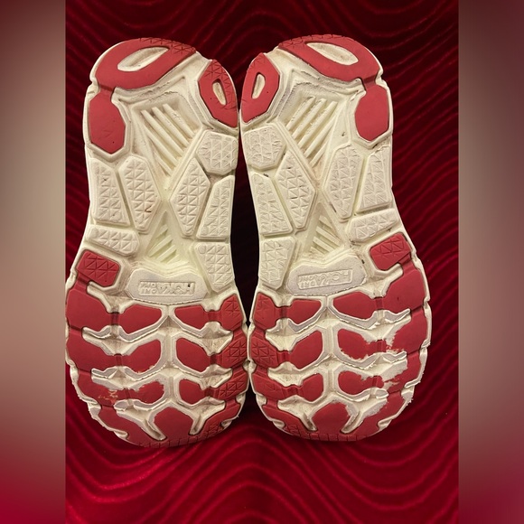 Women HOKA tennis shoes size 6 - Picture 6 of 7